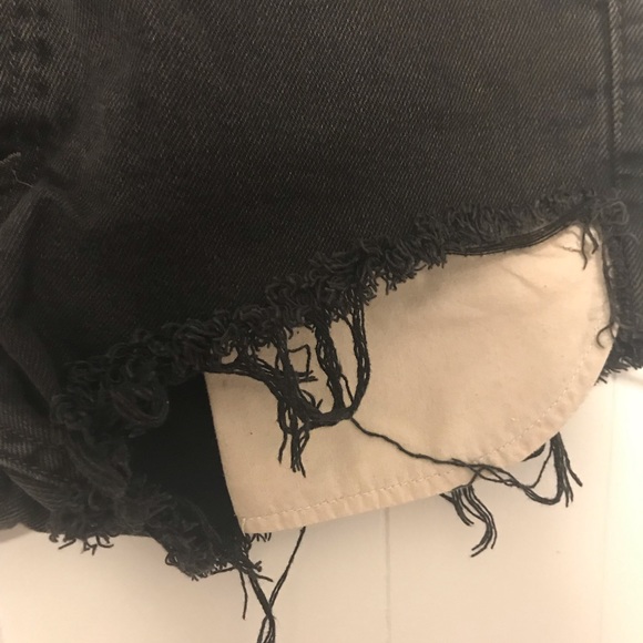 Levi’s Cut Off Jeans Shorts - Picture 7 of 7